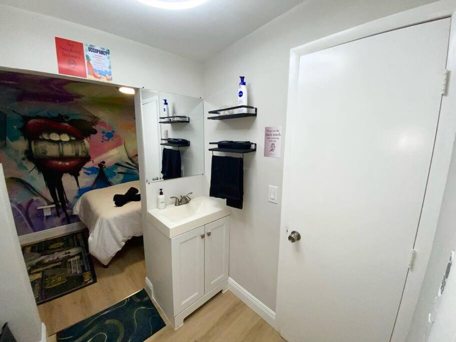 Cozy & Colorful Miami Art Canvas W/Hottub & Murals Екстериор снимка