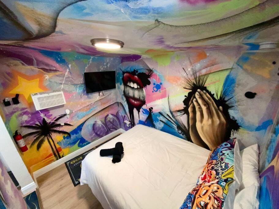 Cozy & Colorful Miami Art Canvas W/Hottub & Murals Екстериор снимка