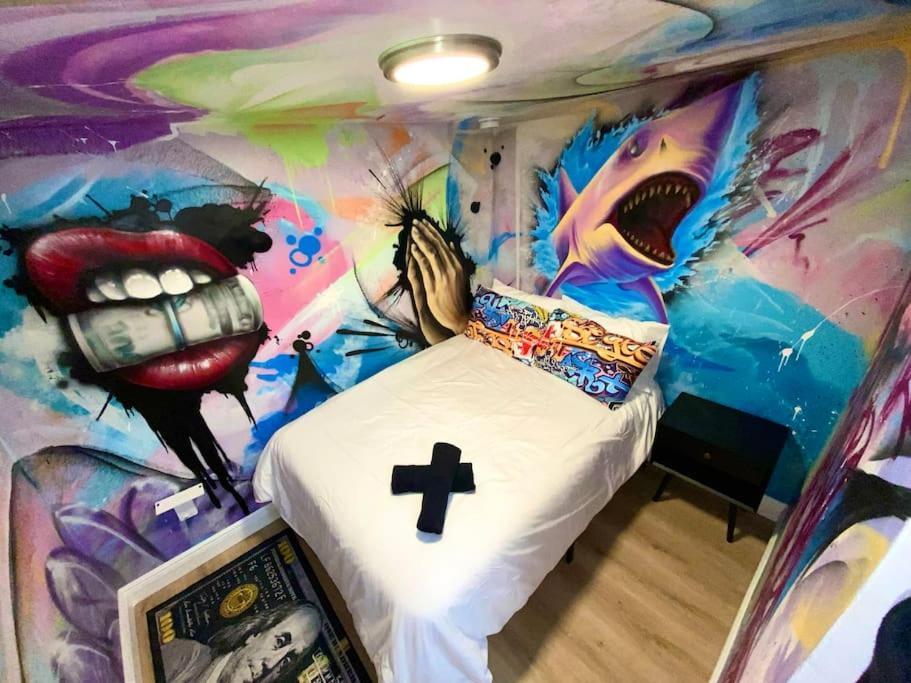 Cozy & Colorful Miami Art Canvas W/Hottub & Murals Екстериор снимка